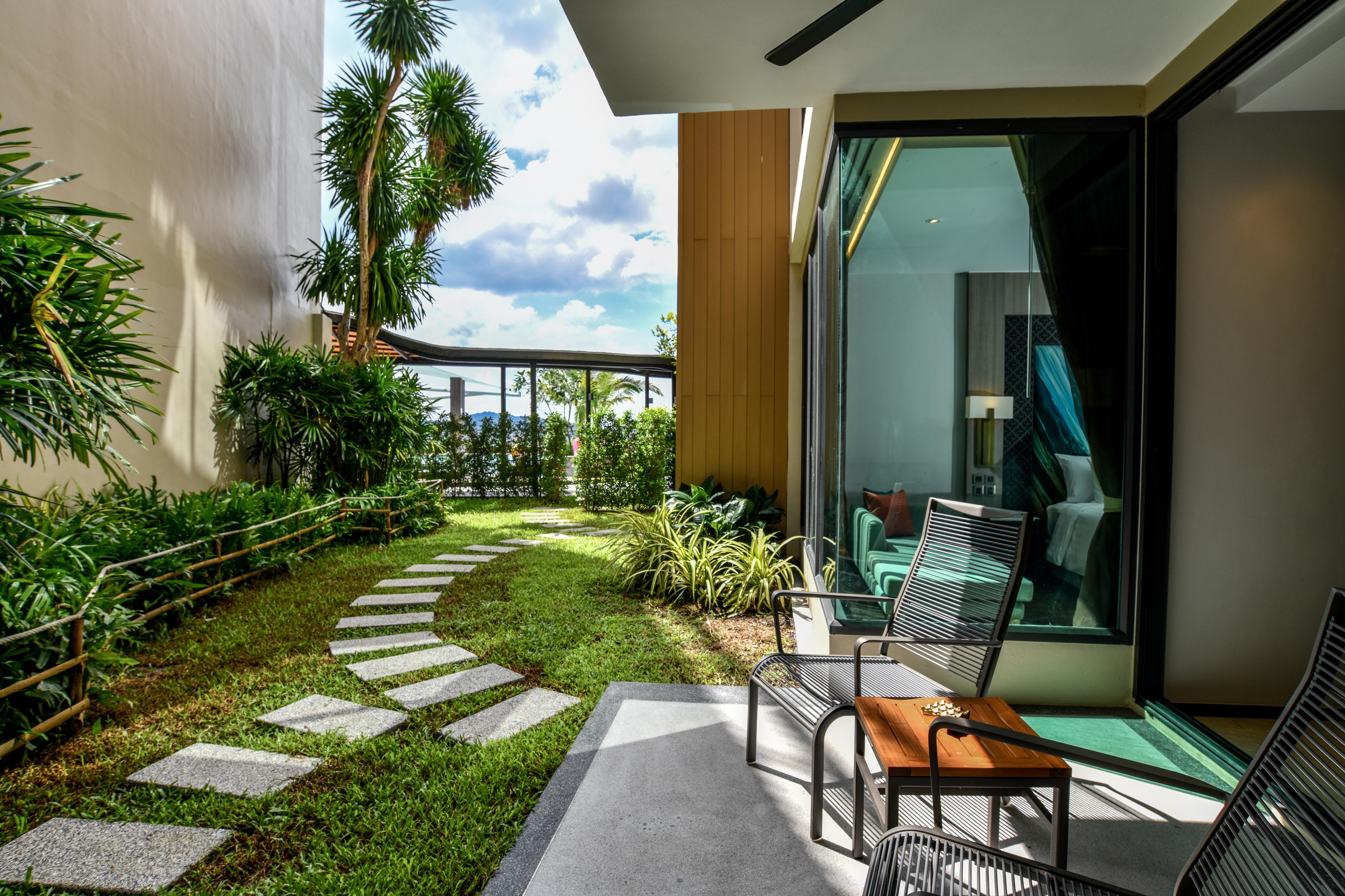 Skyview Resort Phuket Patong Beach Exterior photo The private garden of a suite at the hotel
