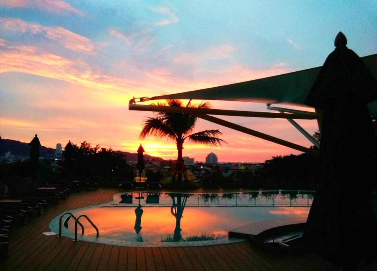 Skyview Resort Phuket Patong Beach Exterior photo Sunset at the pool