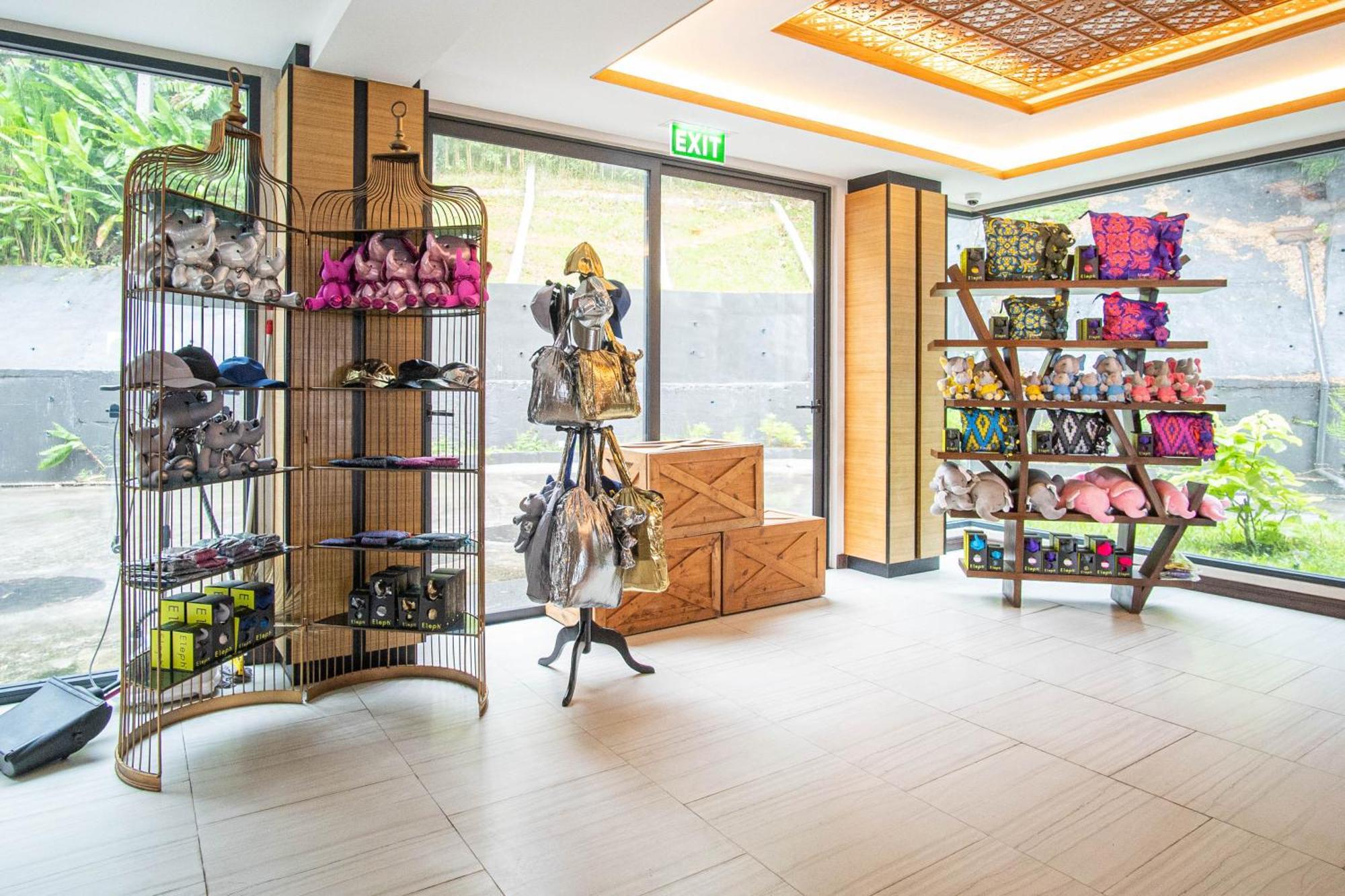 Skyview Resort Phuket Patong Beach Exterior photo The gift shop at the Butterfly in the City
