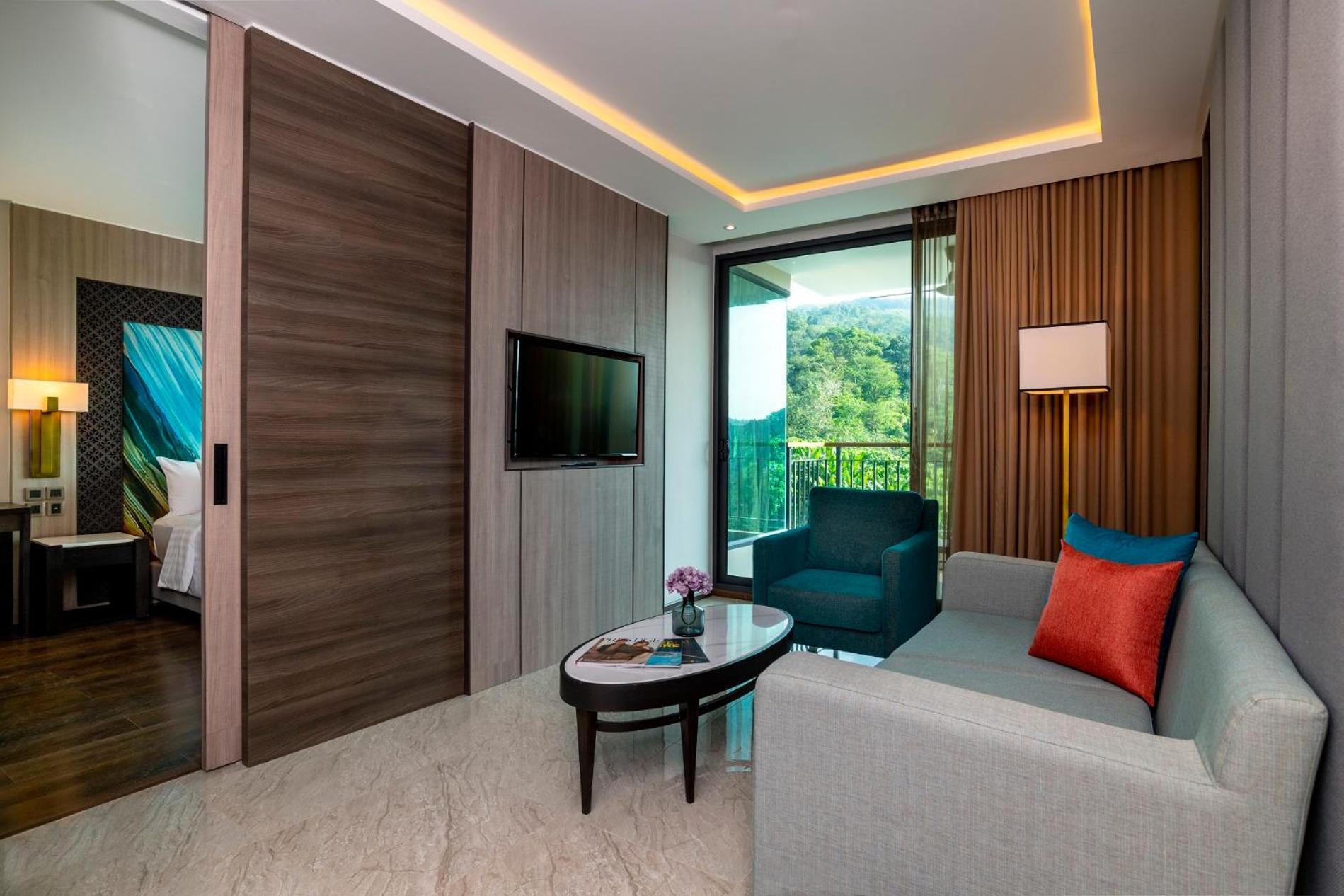 Skyview Resort Phuket Patong Beach Exterior photo Deluxe Suite